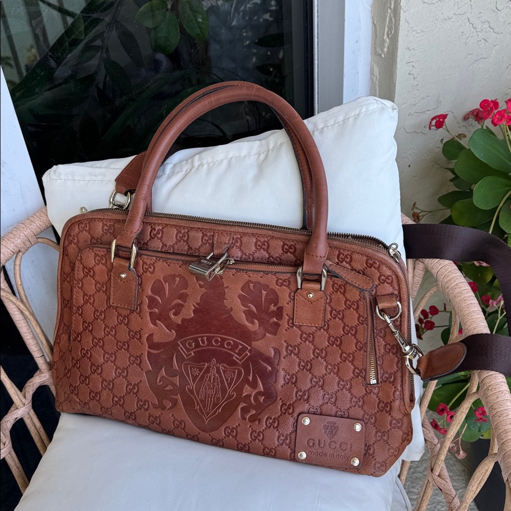 Gucci Embossed Leather briefcase (BROKEN)